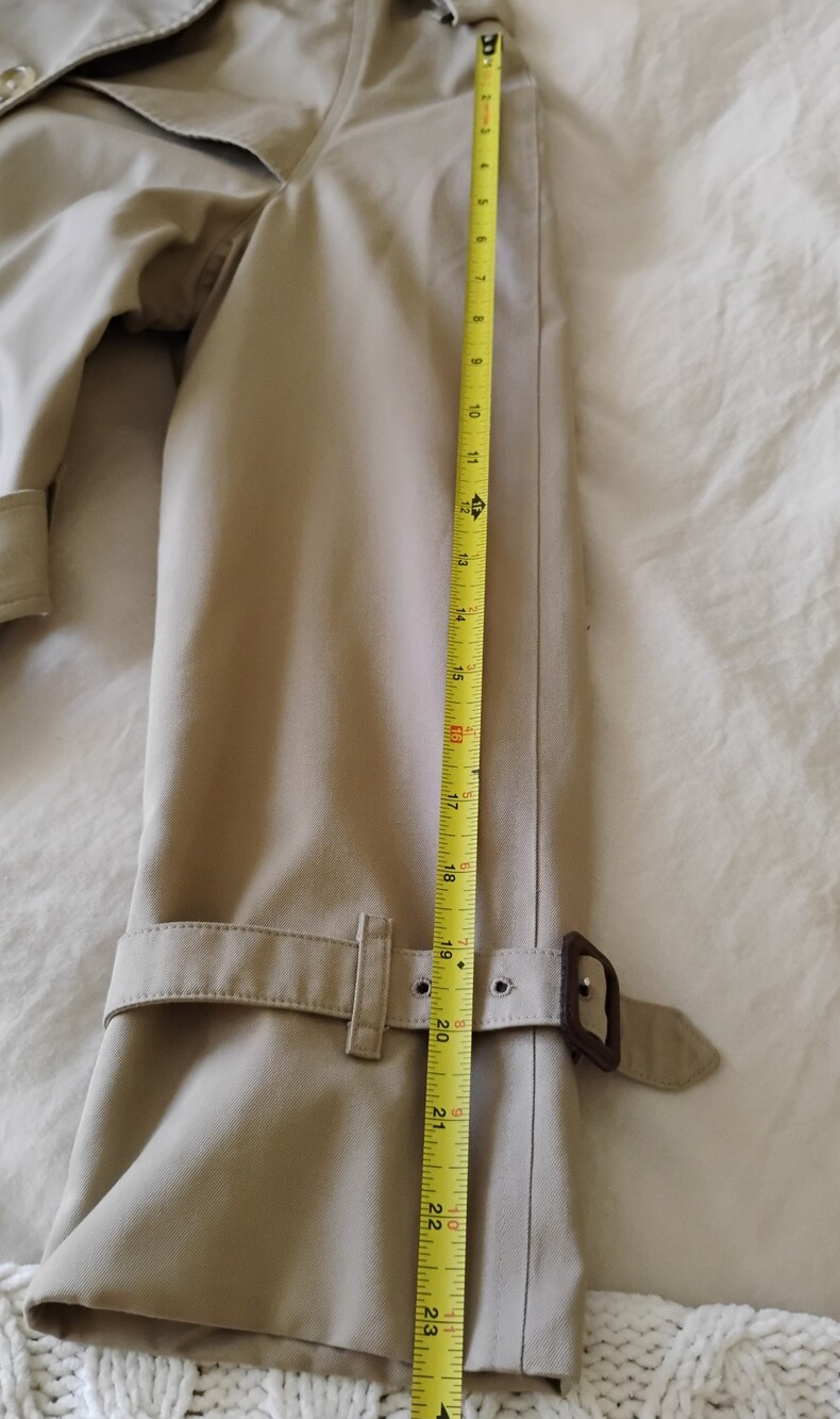 Vintage Burberry Beige Trench Coat with Removable Liner - Picture 16 of 16